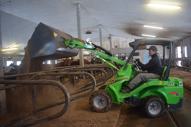 North East Dealer of Avant Loader R Series
